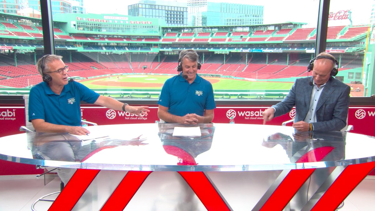 Charlie Jacobs with a donation to The Jimmy Fund on behalf of the Boston Bruins 💛🖤 Donate now: #KCANCER