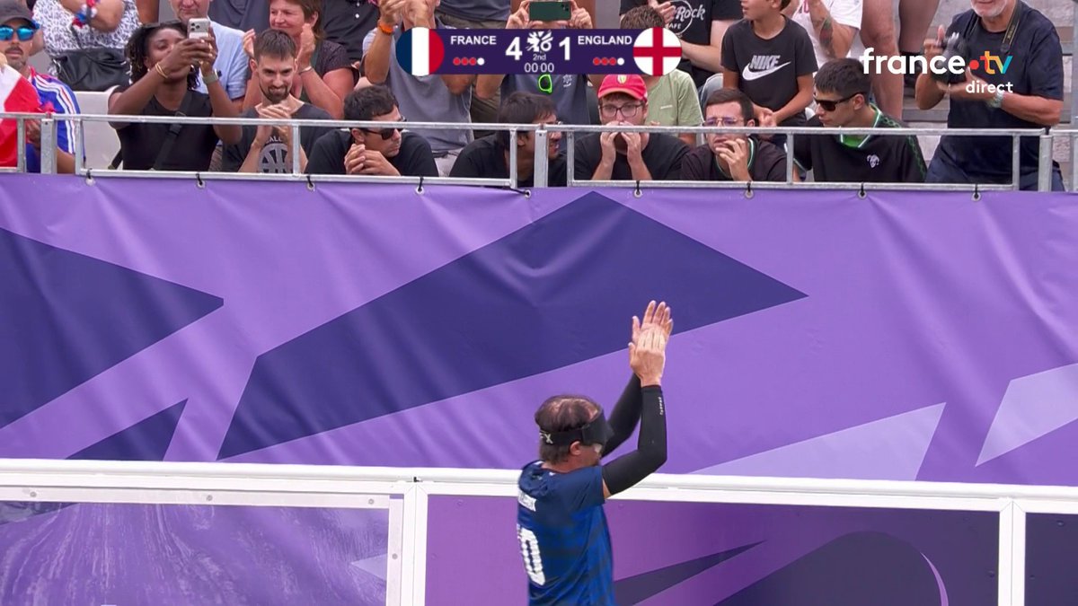 #Cécifoot | 💪 VICTOIRE des Bleus ! 🇫🇷 Pour son entrée en lice dans ce Championnat d'Europe à domicile, l'Équipe de France domine largement l'Angleterre 4-1 grâce à un quadruplé de la légende Frédéric Villeroux. ⏰ Rendez-vous demain 16h sur France 2 pour le deuxième match France 🇫🇷 - Grèce 🇬🇷.