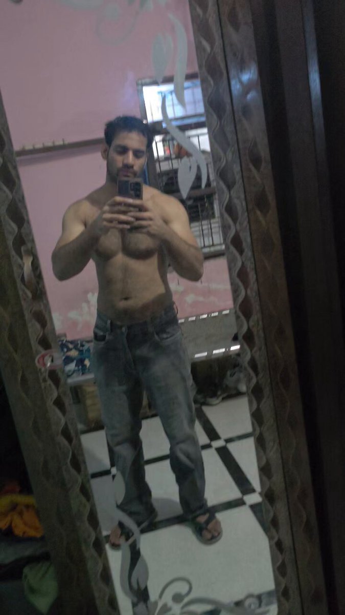 Still working. Still improving. Still hungry. 🖤 #FitnessJourney #MensPhysique #GymMotivation #Bodybuilding #FitnessLifestyle #Muscle #AestheticPhysique #FitLife #WorkoutMotivation