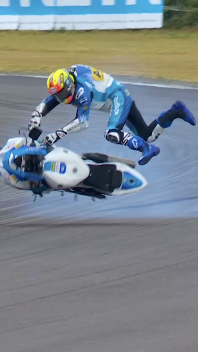 Massive off for Richard Kerr 🤯 Kerr had an unlucky spill at Church Corner during Warm Up 💥 #BSB | #ThruxtonBSB