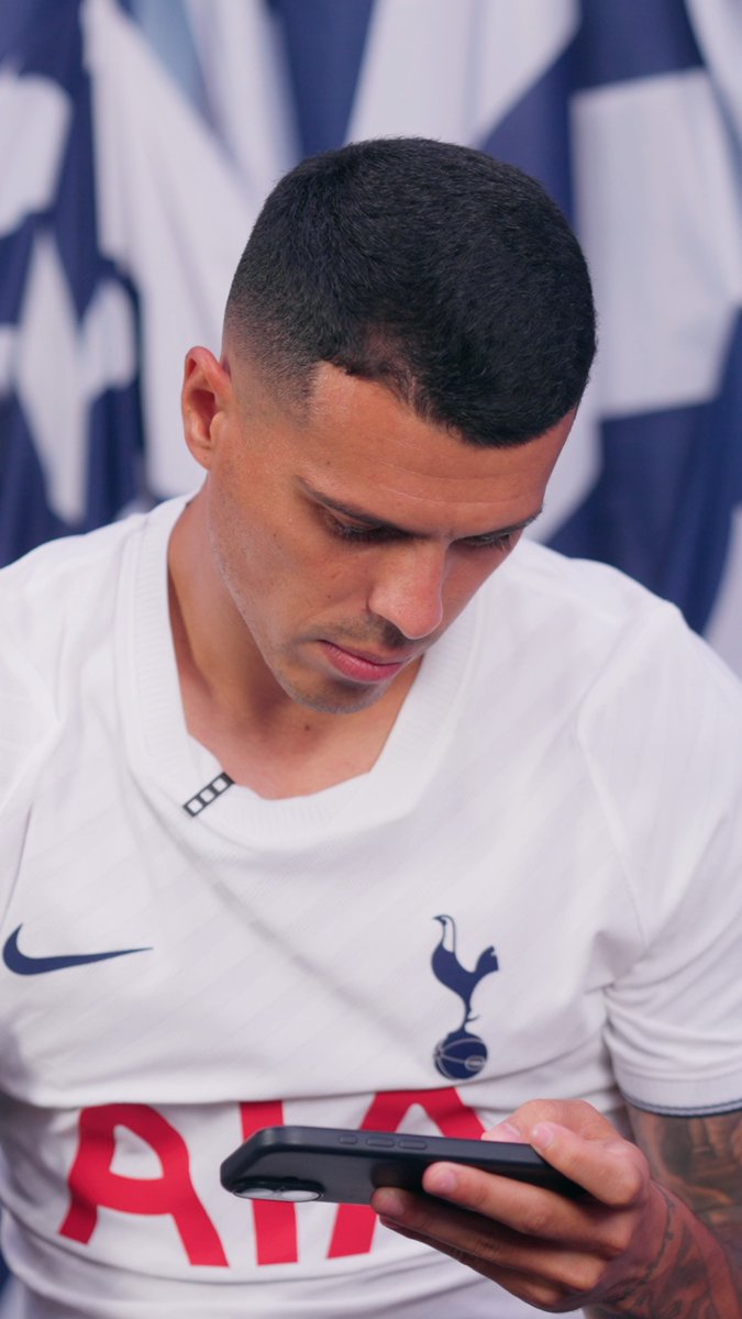 Pedro Porro reacts to your messages after his World Cup success 🥺