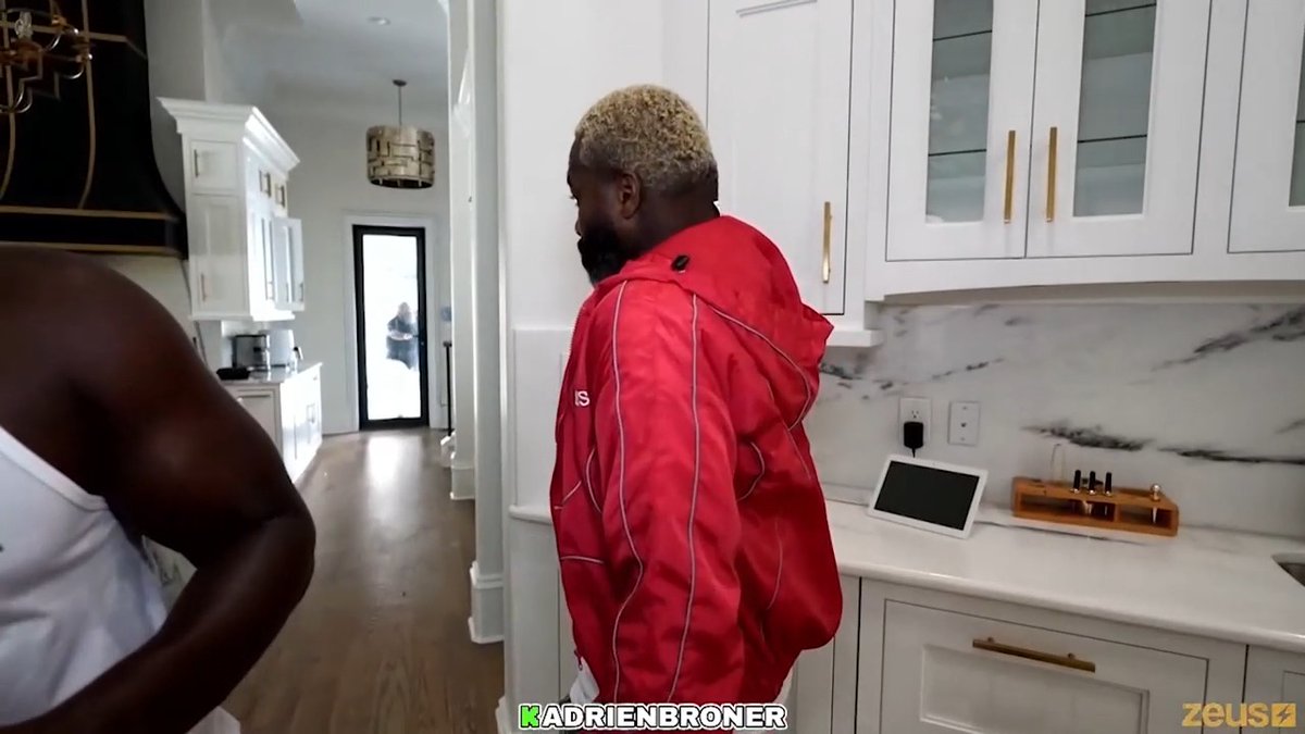 😳 Adrien Broner confronts Brandy for "ignoring" him on live stream. 🎥: Kick/Adrien Broner
