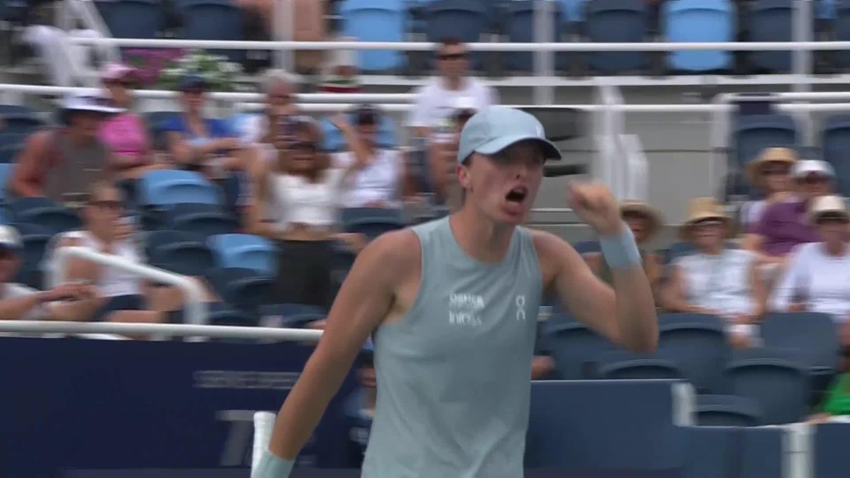 Swiatek 🤝 Stadium Iga Świątek outlasts Sakkari for a place in the Round of 16! #CincyTennis