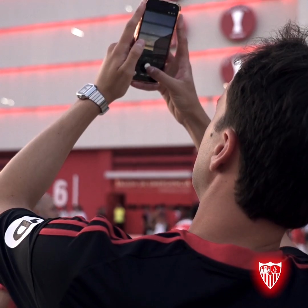 𝑼𝒏 𝒇𝒆𝒍𝒊𝒛 𝒓𝒆𝒈𝒓𝒆𝒔𝒐 ⚪️🔴 Ya disponible el primer 'Desde dentro' de la 2026-2027. #SevillaRayo #WeareSevilla