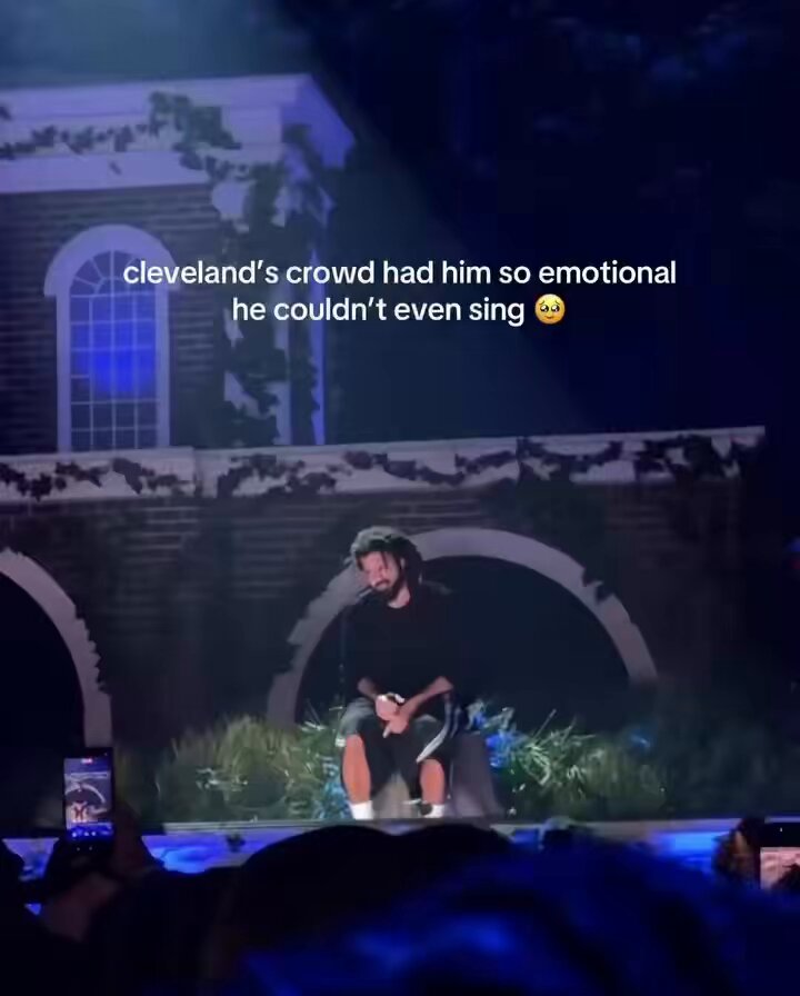 J. Cole gets emotional while performing “Love Yourz” during his tour stop in Cleveland. 🥹🔥 🎥 rhyannkelly/TikTok