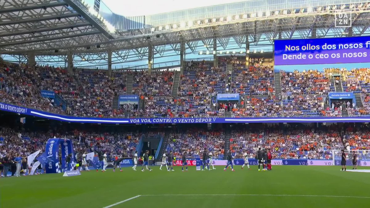 QUÉ BONITO ES VOLVER A VER AL DEPORTIVO EN PRIMERA OCHO AÑOS DESPUÉS 🥹 Suena el himno. Riazor revienta a aplaudir 👏👏👏👏👏 #LALIGAenDAZN ⚽