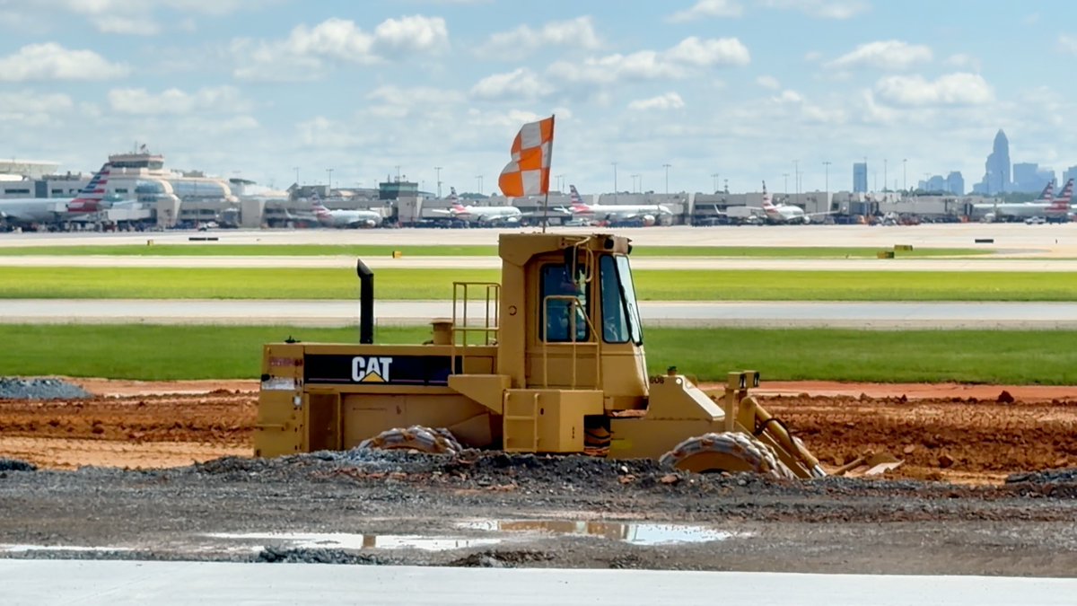 Construction on CLT’s Fourth Parallel Runway has now surpassed 1.15 million man-hours, with crews completing more than 5.8 million cubic yards of earthwork to date! Paving and electrical work continues, along with the installation of drainage infrastructure across the site. It’s all leading up to fall 2027, when the 10,000-foot runway is scheduled to be commissioned.