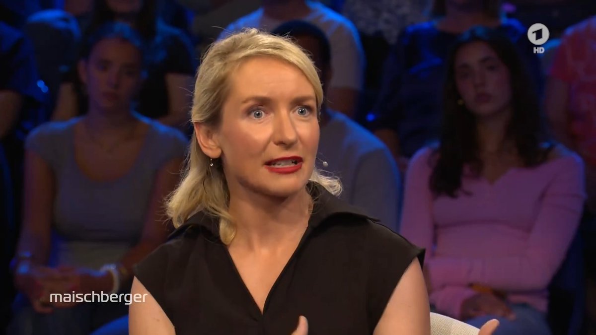 „Wir sollten weder mit dem #Wohnen spekulieren, mit der #Rente spekulieren, wir sollten all diese Dinge nicht dem Kapitalmarkt überlassen“, sagt Ines #Schwerdtner (#DieLinke). Man solle stattdessen das „beitragsfinanzierte System“ verbessern und gerechter machen. #maischberger