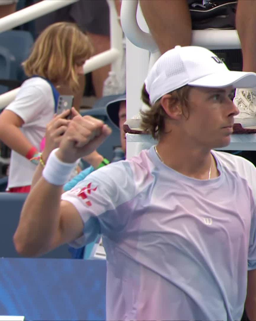 Survive to THRIVE 💪 Alex de Minaur scrapes past Arthur Fery 7-5 7-6 to book his first trip to the round of 16 at #CincyTennis in seven years!