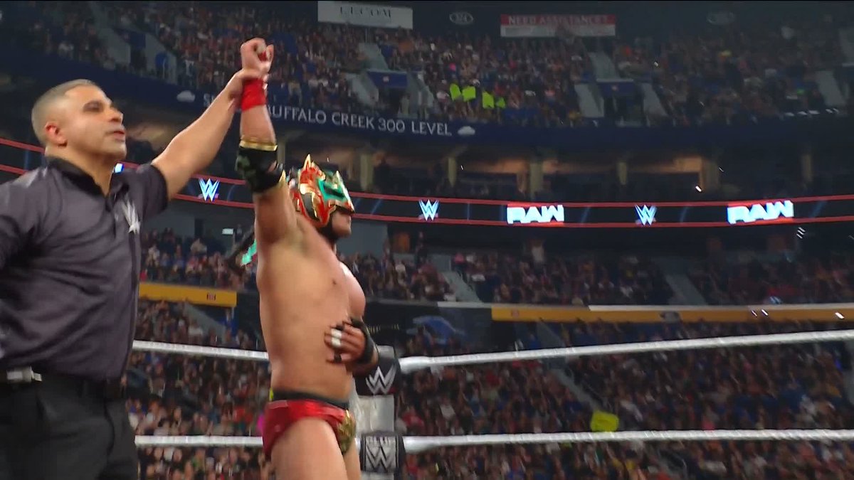 WHAT A WIN ๐ Dragon Lee is headed to the NEXT ROUND!