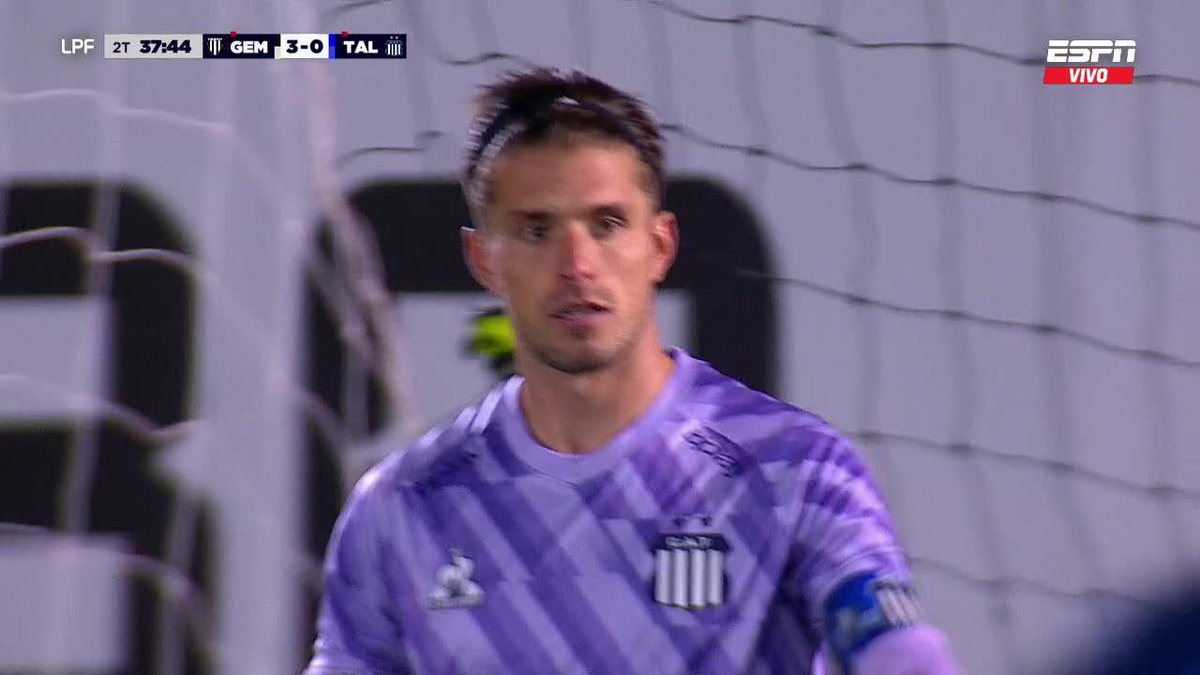 ¡¡IMPRESIONANTE UNSAIN!! El arquero de Talleres le tapó un gran PENAL a Lencioni y luego también le atajó el rebote a Sabatini, para evitar el 4-0 de Gimnasia de Mendoza. 📺 #ESPN