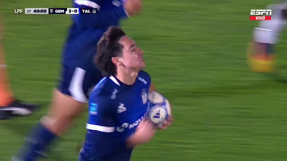 ¡UNA BUENA PARA LA T DE SAMPAOLI! Santiago Fernández aprovechó un rebote y con una hermosa pirueta venció a Rigamonti, para marcar el 1-3 de Talleres ante Gimnasia de Mendoza. 📺 #ESPN