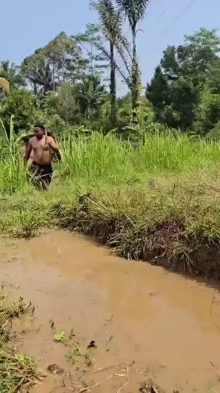 U will only watch such clips here 😂😂👇👇