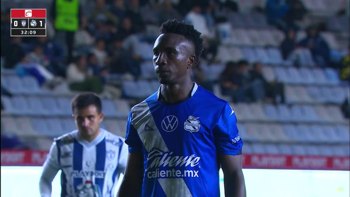 ¡EL SEGUNDO DEL PUEBLOTA!🔥🎽 Kevin Velasco anota vía penal. 🔴Ojo con el consejo de Raúl Orvañanos para los porteros. #Pachuca 0-2 #Puebla #LigaMX