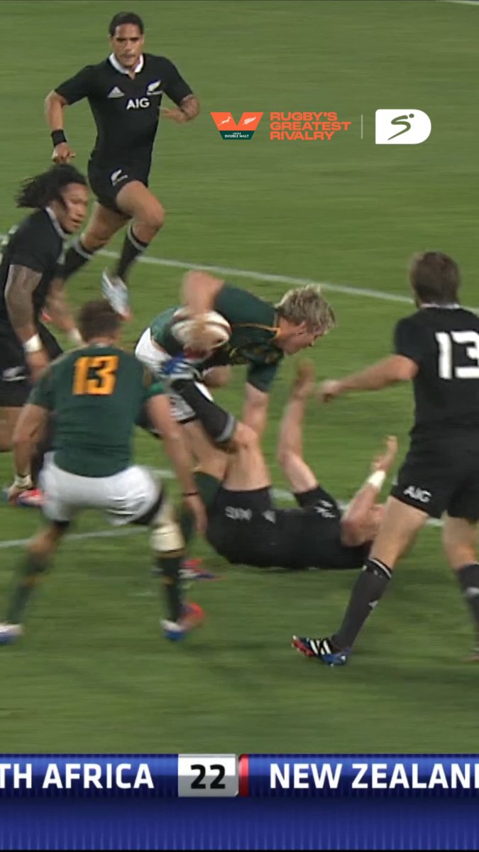 Jean de Villiers 🆚 Ma'a Nonu Running over Barrett and through the centre to dot down at Ellis Park in 2013 💥 Four sleeps till we go again! #SSRugby | #RugbysGreatestRivalry