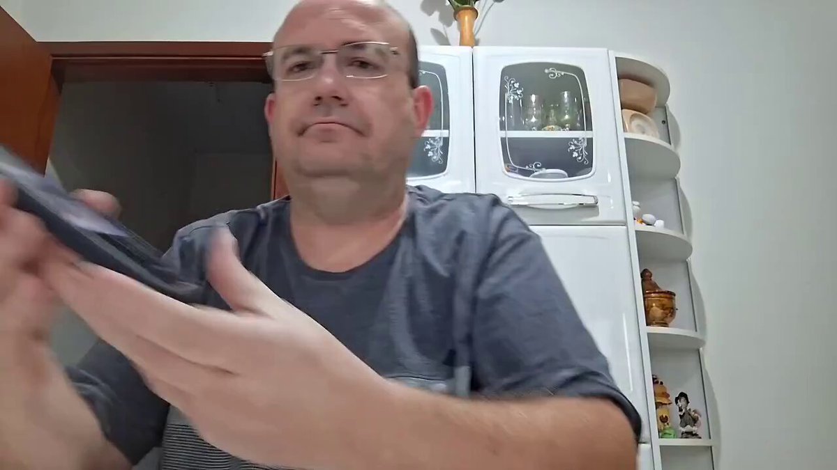 daktilo taklidi yapan adam.. hayranlıkla izledim