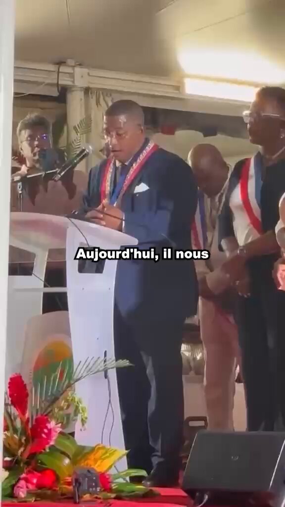 Un grand merci à Jean-Philippe Courtois, maire de Capesterre-Belle-Eau en Guadeloupe qui annonce son soutien à la candidature de Jean-Luc Mélenchon. Faites comme lui et rejoignez nous en signant sur ! #Melenchon2027