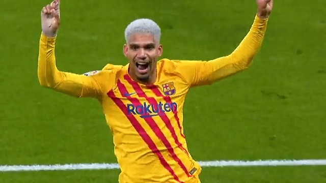 Throwback to when a struggling Barcelona went to the Bernabéu and scored four goals against Real Madrid 😂😂