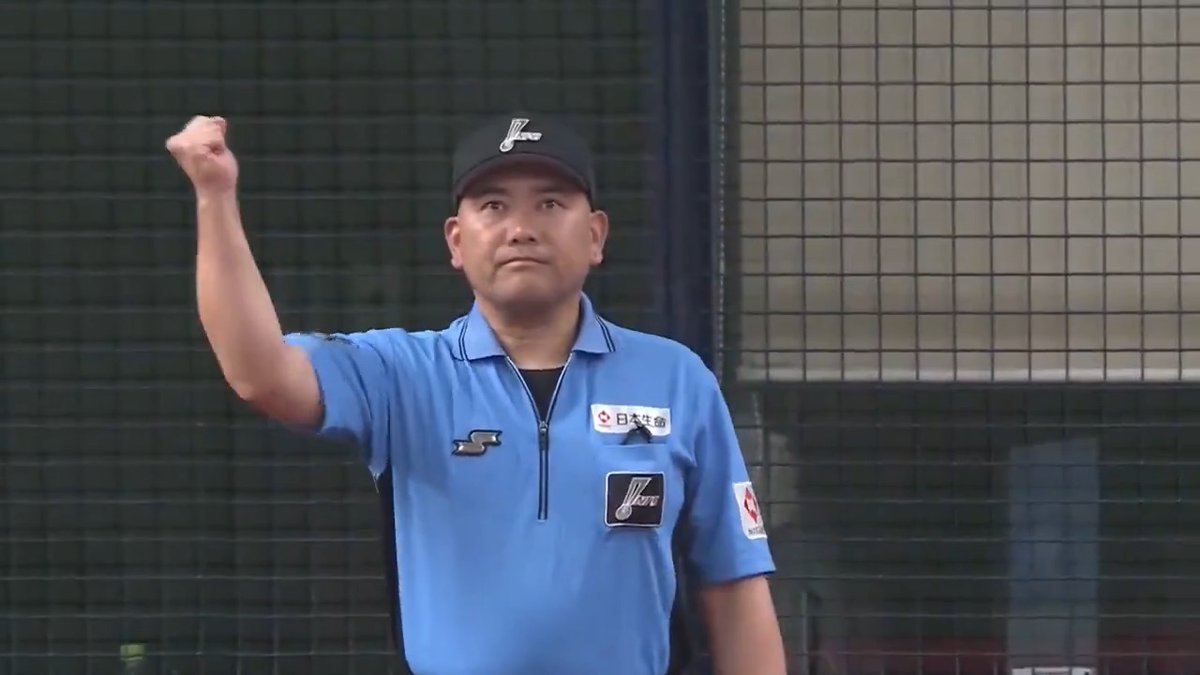 1回表、無死1・3塁のピンチで村上投手が1塁牽制で岩田選手をタッチアウト！初回無失点！