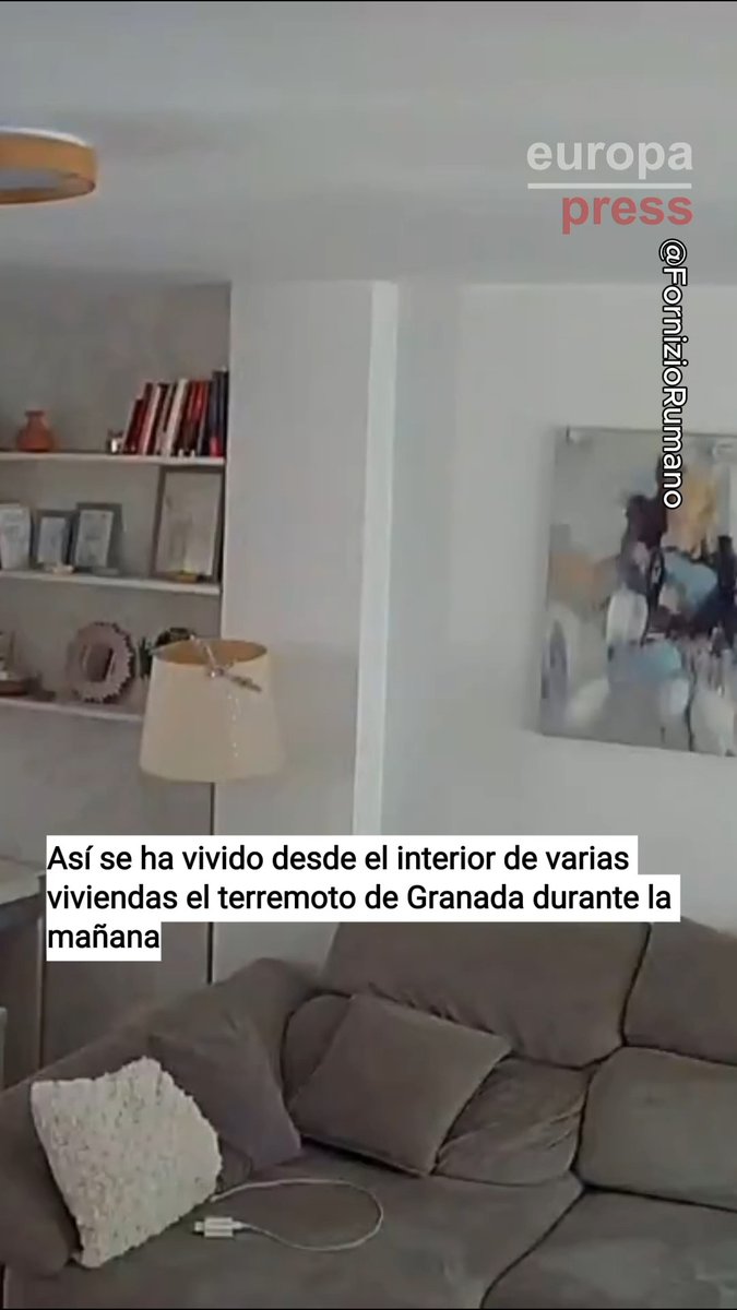 Así se ha vivido el nuevo y fuerte terremoto de Granada en el interior de las viviendas: las cámaras de varios hogares han captado el momento exacto del seísmo