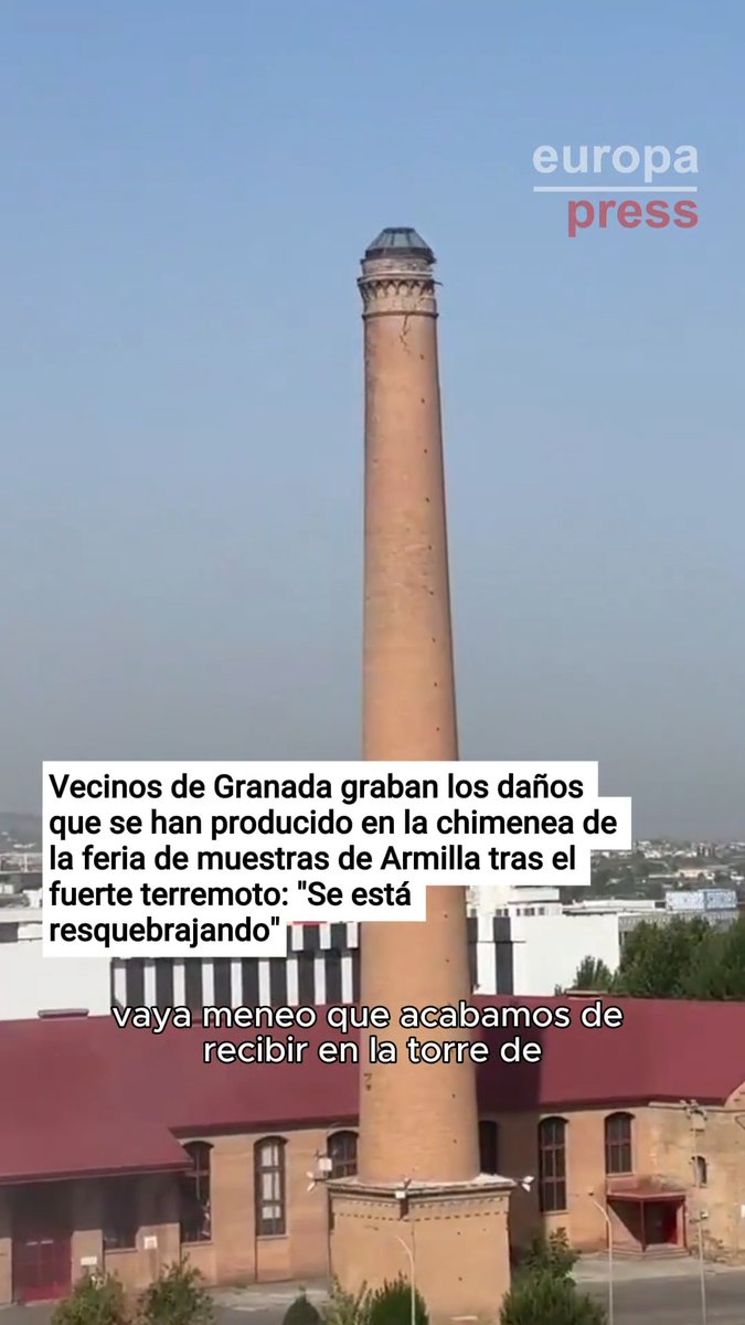 Vecinos de Granada graban los daños que se han producido en la chimenea de la feria de muestras de Armilla tras el fuerte terremoto: "Se está resquebrajando"