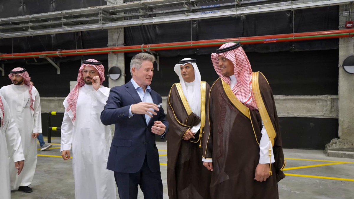 استقبل الرئيس التنفيذي لمجموعة MBC، مايك سنيسبي، سعادة الدكتور عبداللطيف العبداللطيف، الرئيس التنفيذي للهيئة العامة لتنظيم الإعلام، في زيارة إلى مقر #مجموعة_MBC بحي النرجس، للاطلاع على أعمال المجموعة ومشاريعها الإعلامية، وبحث سبل تعزيز التعاون في القطاع الإعلامي. The CEO of MBC Group, Mike Sneesby, welcomed Dr. Abdul Latif Al-Abdul Latif, CEO of the General Authority for Media Regulation, during his visit to MBC Group’s headquarters in Al-Narjis, Riyadh. The visit provided an opportunity to learn more about MBC Group’s operations and media initiatives, and to explore opportunities for further collaboration across the media sector #MBCGroup الهيئة العامة لتنظيم الإعلام