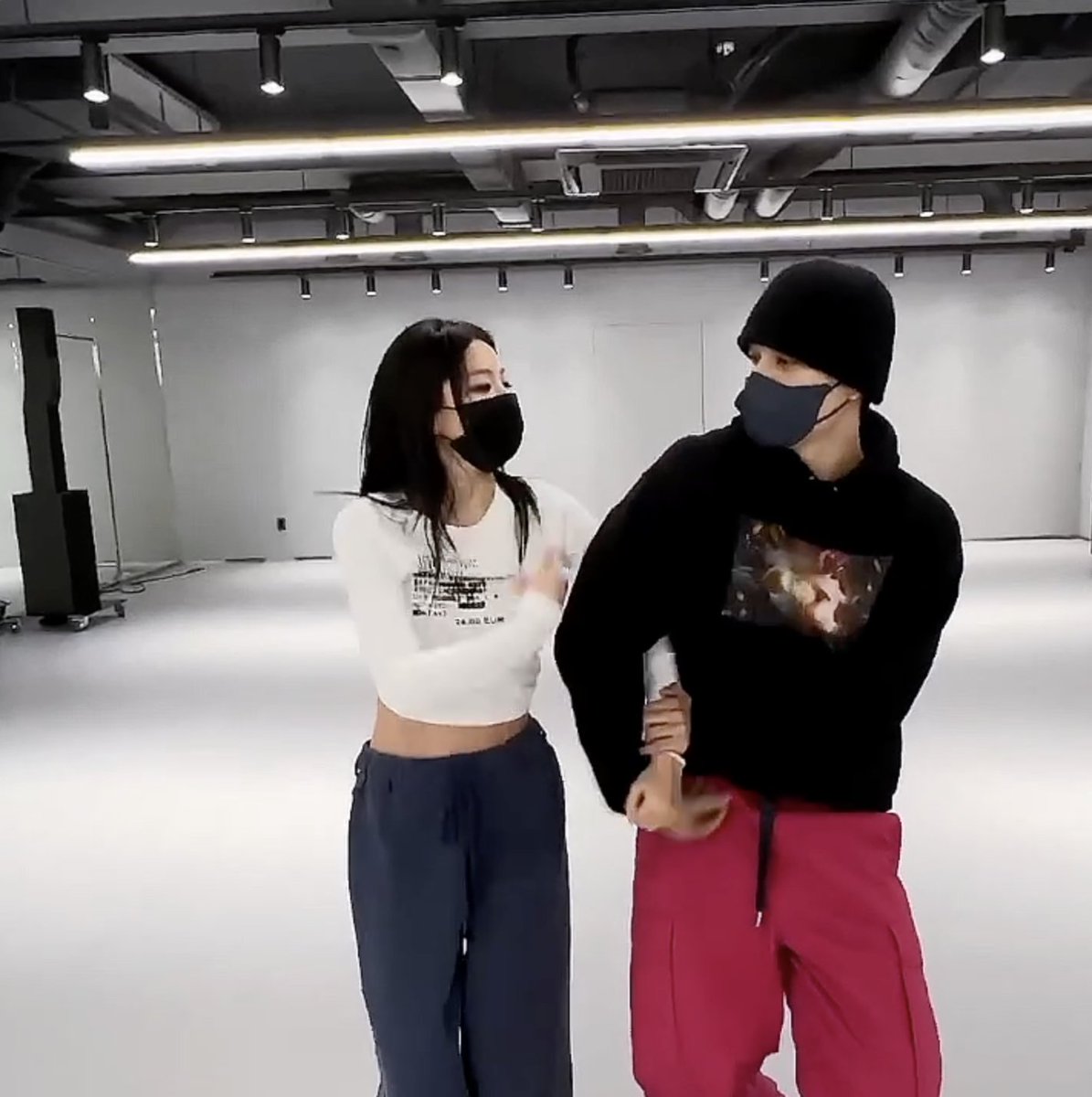 kai and seulgi in hot &amp; cold felt like a fever dream