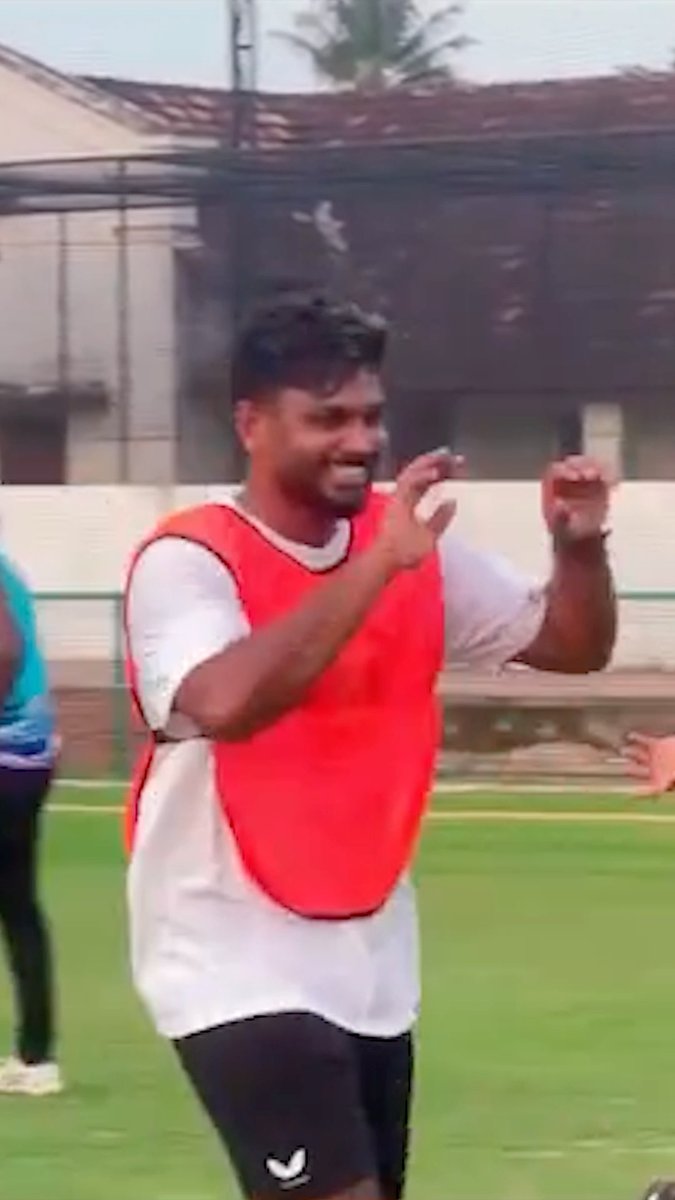 Does anybody’s favourite team need a striker? We’ve got one. 😎⚽️ #WhistlePodu #Yellove 🎥: Sanju Samson Fan Page