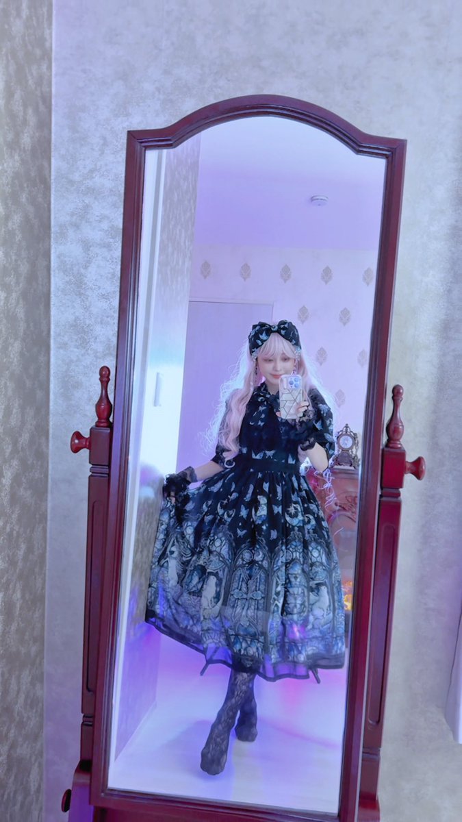 多分このお洋服ゴスな雰囲気めっちゃ合うんだけど「夜にだけ会える妖精」って表現が刺さってしまって逆に妖精スタイルやってみた🧚