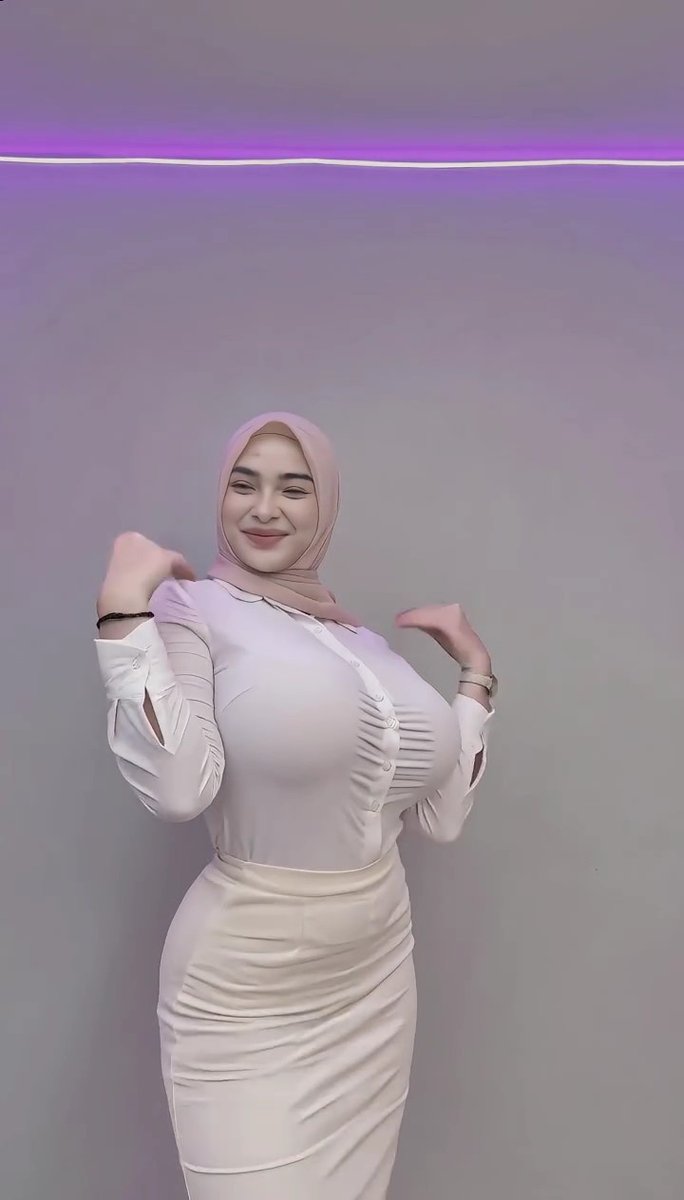 Neng tobrut asik banget goyangnya