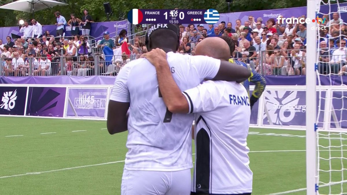 #Cécifoot | 💪 Le doublé pour Babacar Niang ! Grâce à une magnifique combinaison sur coup-franc, il permet aux Bleus de mener 2-0 dans ce match. 📺 Suivez le direct :