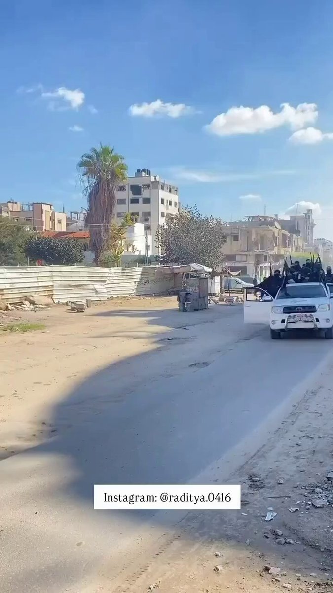 זה סרטון מעזה מאתמול. יותר לוחמי חמאס מלפני 7 באוקטובר מסתובבים חמושים ושולטים ברחובות עזה באין מפריע, בעוד ידי צה״ל כבולות. את המציאות הזו חייבים לשנות. בקדנציה הבאה נשים לזה סוף.
