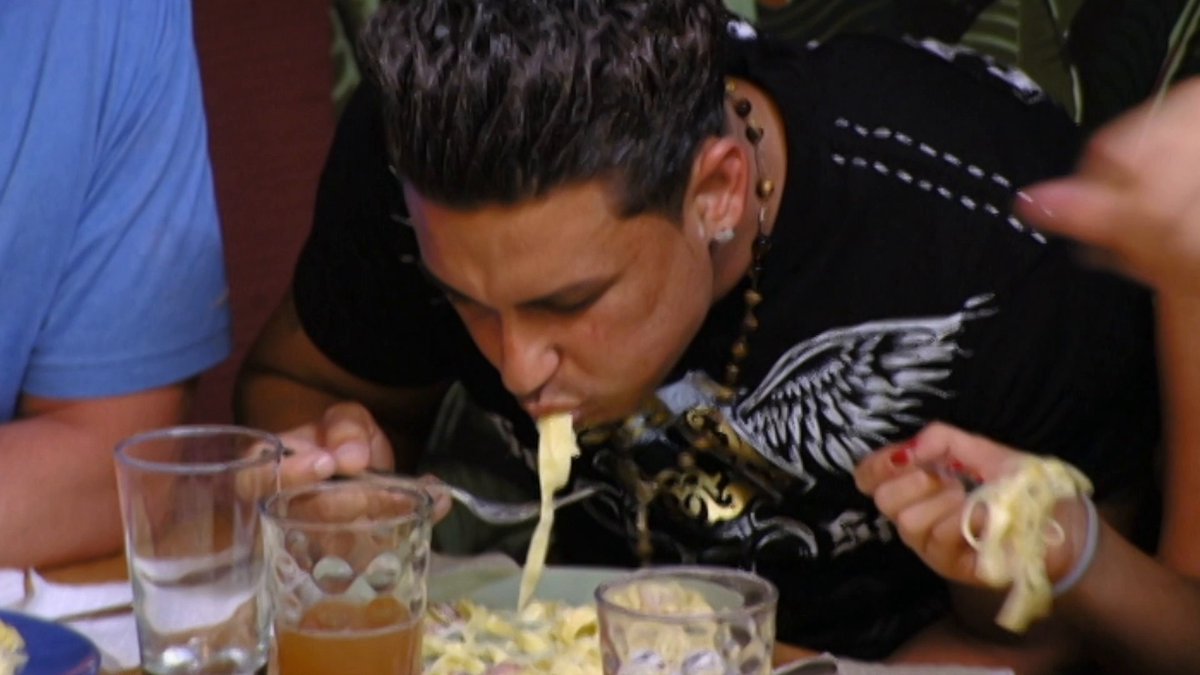 When the Italian dinner has so many courses, you need an intermission just to make it to the next plate. 😂🍝 #JerseyShore #JSFamilyVacation