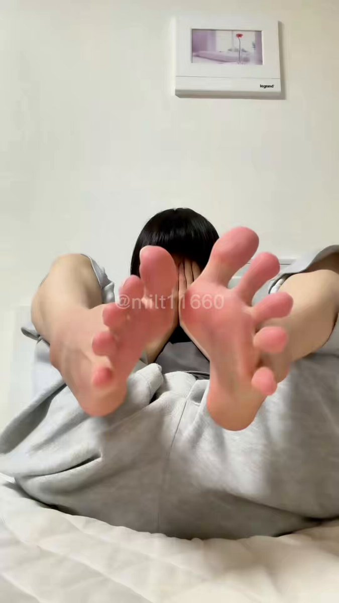 저 발가락 잘움직이죠
