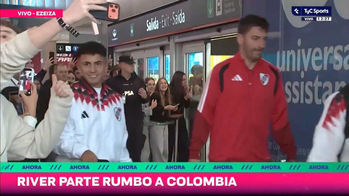 RIVER PARTE RUMBO A COLOMBIA ⚪🔴✈️ El Millonario viaja a Bogotá para jugar mañana la ida de los octavos de final de la #CopaSudamericana.