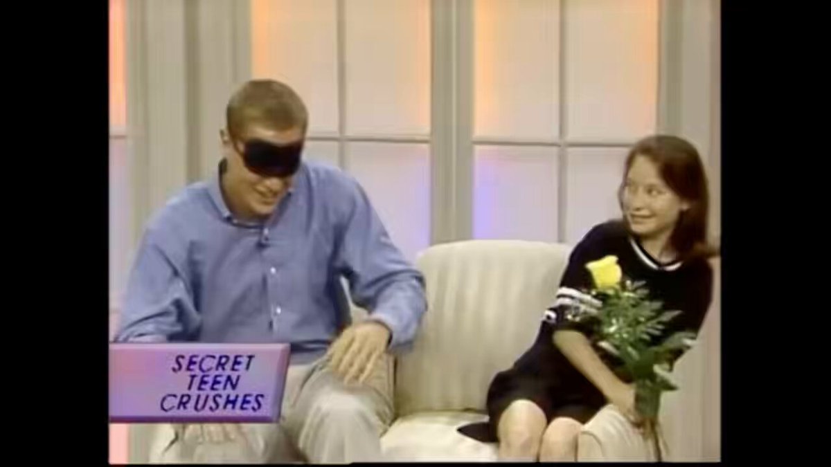 #TeenTuesday 1995 - 19 yr old Clayton came on to meet who had a secret crush on him. He was surprised to find out that it was his roommate's 11 yr old sister Lindy! Clayton was a perfect gentleman and seemed genuinely flattered ❤️ #sallyshow #sjr #redglasses #90snostalgia
