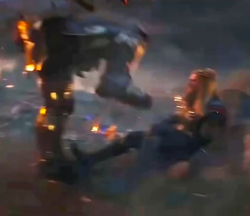 THAT WAS SO UNNECESSARY FROM THANOS… LIKE WHY DID THOR HAVE TO CATCH A STRAY? 🤣