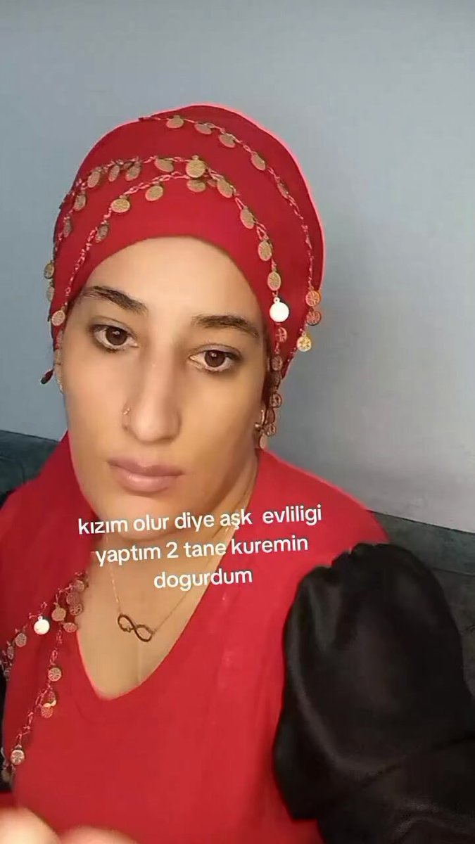 Abla videoyu çekmeyi bırak da çocuklarını eğit