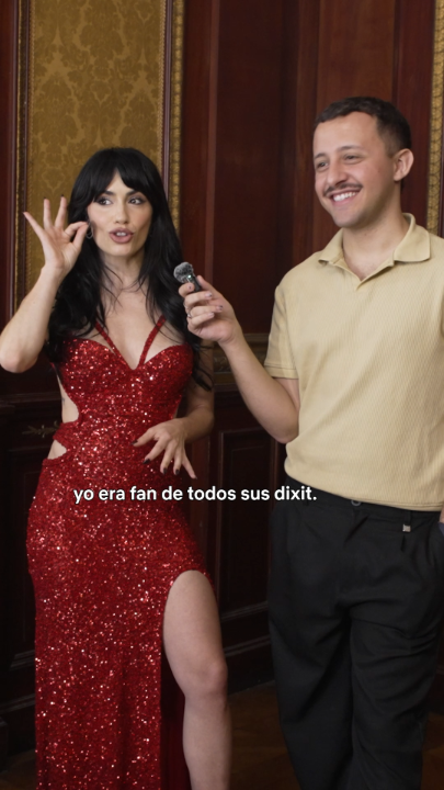 Ni volviendo a nacer puedo hacer una fiesta así a los 80, Moria sos única. Fefe estuvo en el backstage de la serie y habló con los invitados 🎉