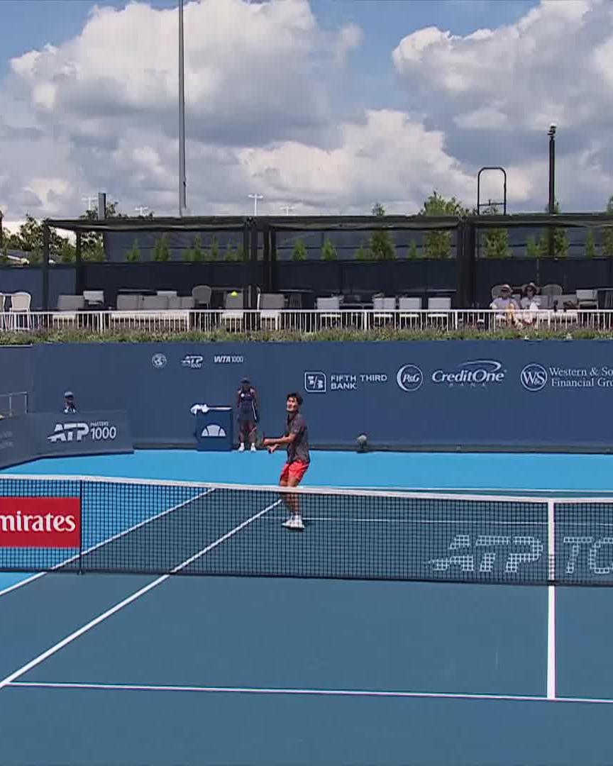 Few try it, even fewer have mastered the DROP SMASH 😜 #CincyTennis