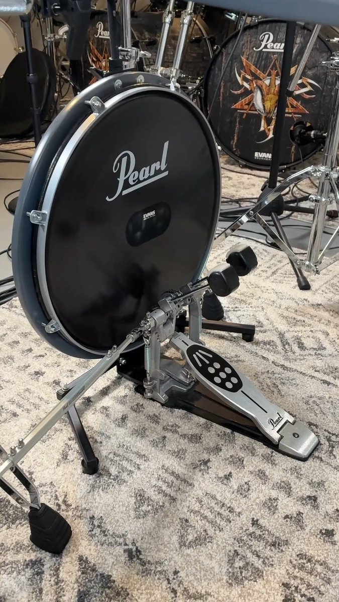 This bass drum has NO shell, and it sounds great 😆🤘 meet the new Pearl Compact Traveler kit. I love it long time. More coming soon :) #drums #drummer #musician #doublebass #doublepedal