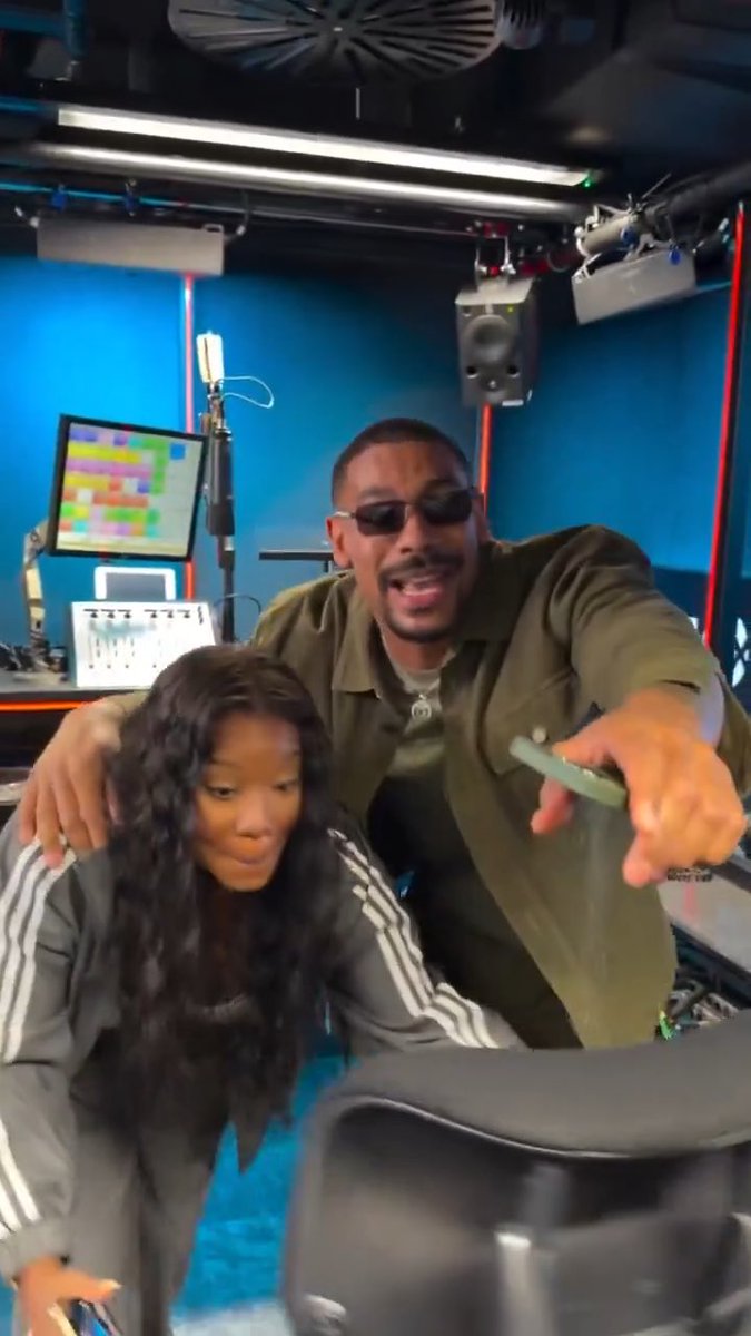 🚨Aaron Pierre vibing Hard to Asake &amp; Wizkid’s MMS on BBC xtra with Nadia Jae🤩🔥