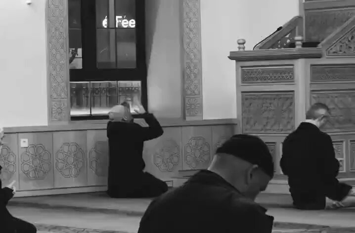 Ziyan oluyorum kapına geldim beni bana Bırakma ...