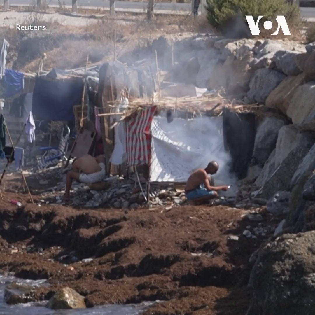 西班牙8月18日开始在北非的飞地休达(Ceuta)建造临时营地,安置那些现有收容所无法容纳的移民。当局表示,将建设四个、容纳1500人的营地。两星期前约7.2万人越境涌入休达;大多数人后来自愿返回,但据估计仍有5000至8000名人滞留。许多移民不得不住在海滩的简易棚屋里。 更多: