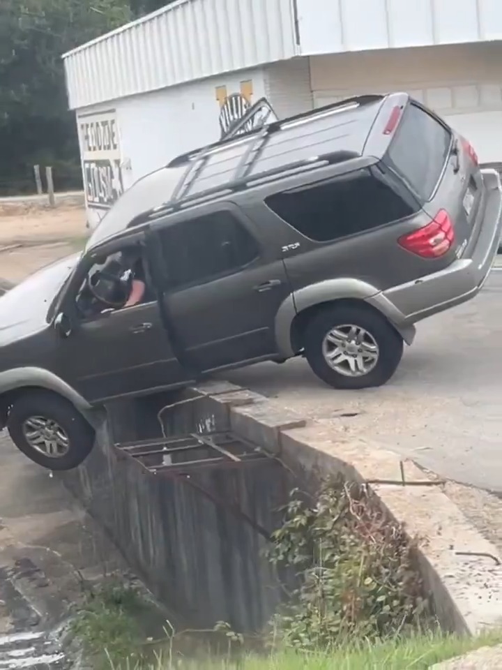 Mississippi woman walks away from a crash but.... 1. Did she still have it in drive when the video starts rolling? Sure looks like she did 🤨 2. Perhaps if the women filming yelled "Oh my God!!!" one more time maybe it would have been fine 😂 Drive accordingly... #CityLife #mississippi #women #fail #nope #OSHA #safety #FAFO #hattiesburg #ms