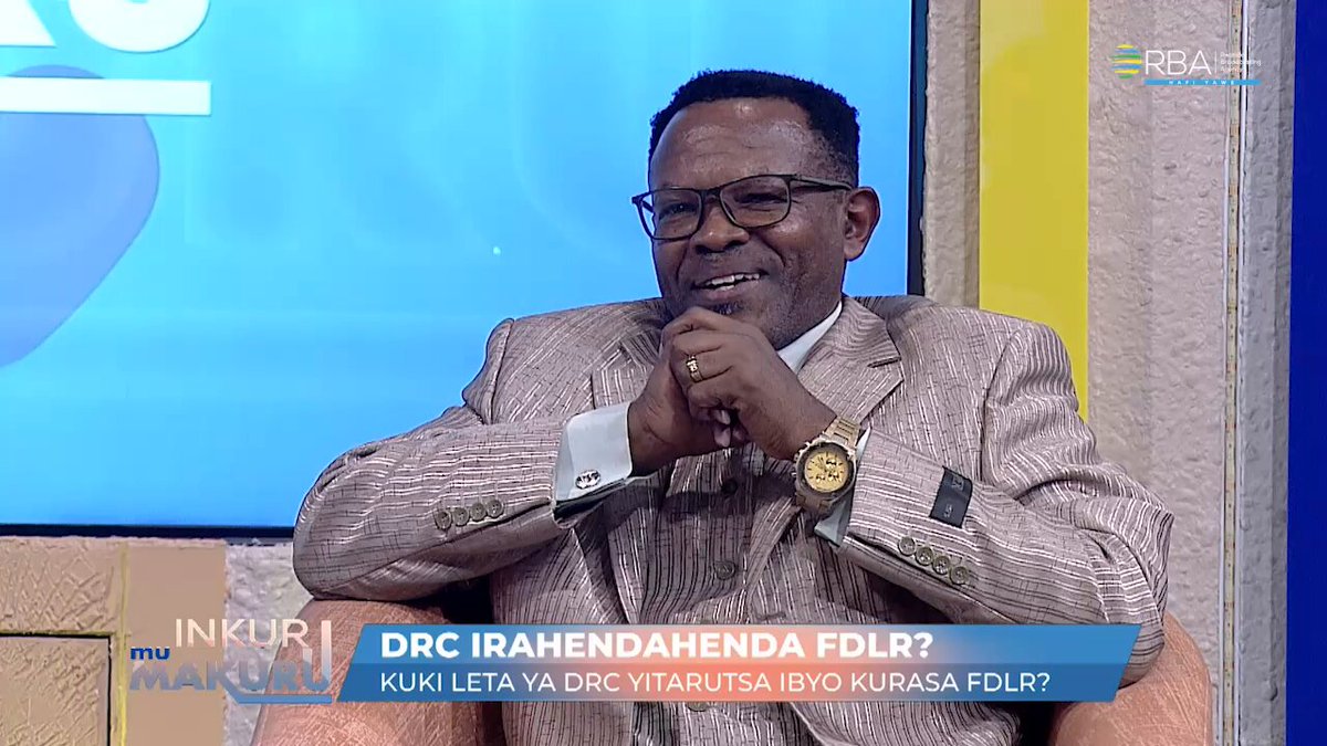 “Kuvuga ngo FDLR ni abasaza baba bari kwivuguruza.” Major (Rtd) Peter Kubwayo wahoze muri FDLR yashimangiye ko ibivugwa n’abayobozi ba DRC ko abagize uyu Mutwe nta mbaraga bafite, ari ukuyobya uburari no kwikuraho igitutu cy’umuryango mpuzamahanga. #RBAAmakuru #InkuruMuMakuru ➡️