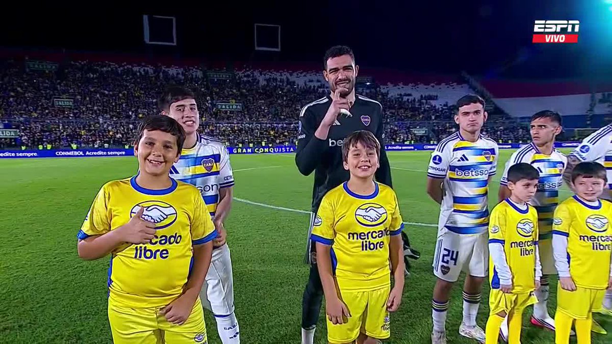 📹ÁLVARO MONTERO y el gesto para su hija. ♥