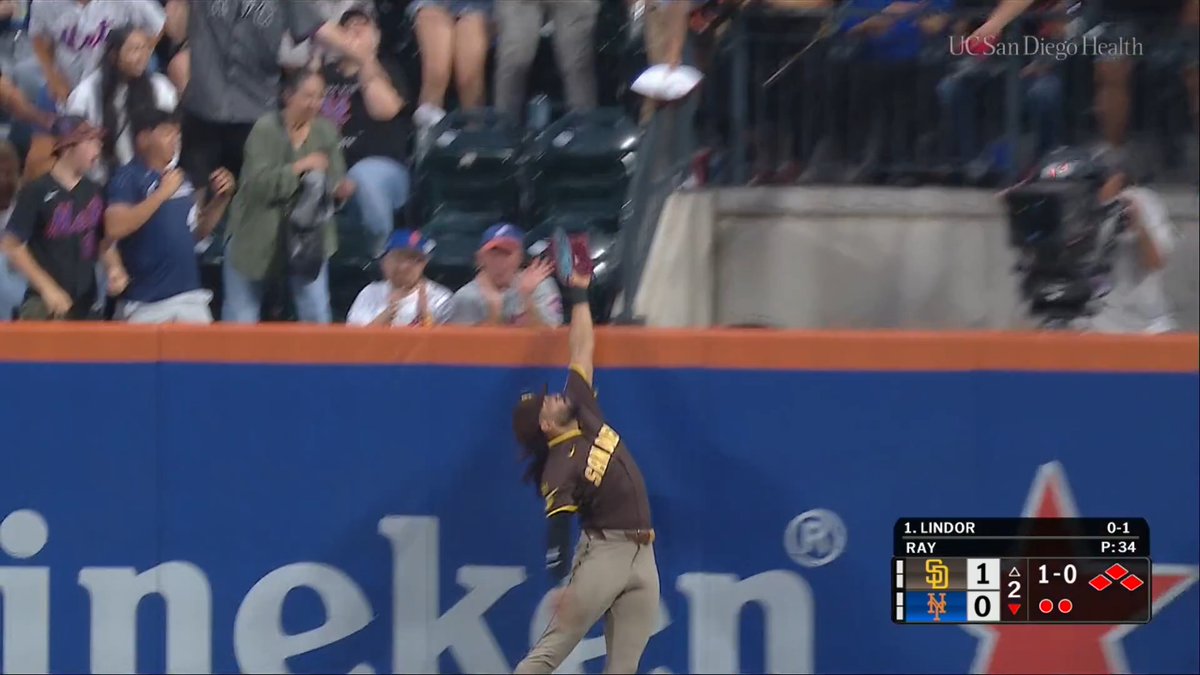 DID HE CATCH IT?! Fernando Tatis Jr. robs a grand slam from Francisco Lindor!