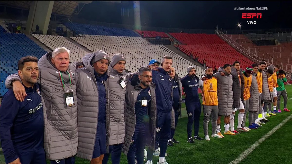 LA CLASE NUNCA SE PIERDE 👏 Miren este cobro de Thiago Silva para comenzar la tanda de los Octavos de Final en la Copa Libertadores 🔥🔥🔥
