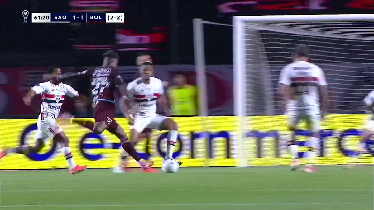 ¡BOMBAZO Y GOLAZO DE BOLIVAR EN BRASIL! Asprilla se animó de media distancia y clavó un misil al ángulo del arco de Rafael que nada pudo hacer. #Sudamericana